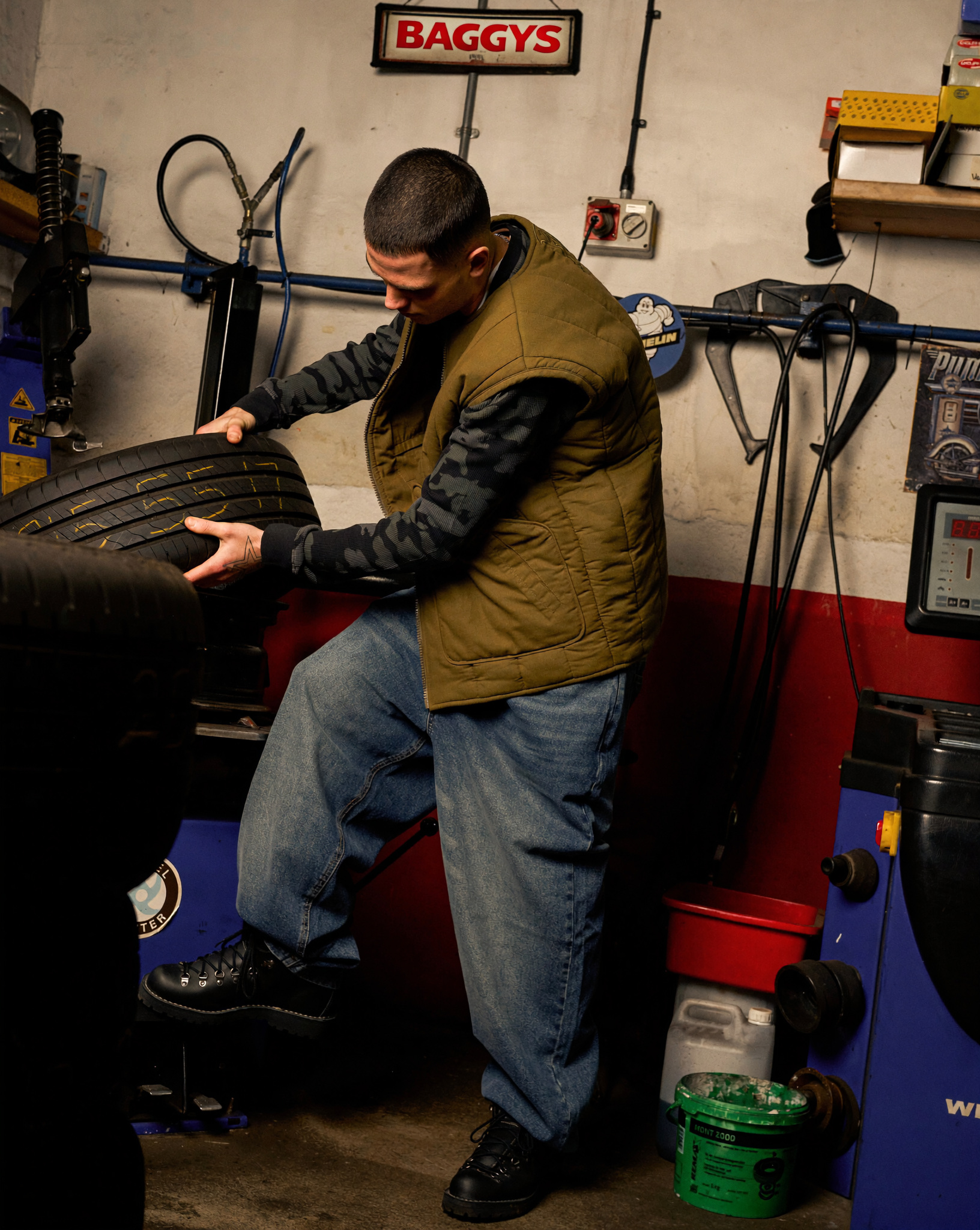 Denim Drop / 05 — Tire